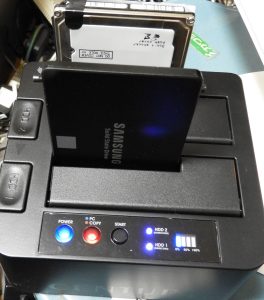 Mac mini HDDクローニング中